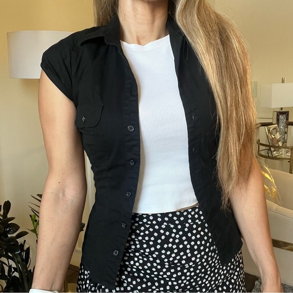 H&M Black Stretch Short Sleeves Fitted Buttoned Up Collared Shirt Casual Top 6 - Picture 1 of 9